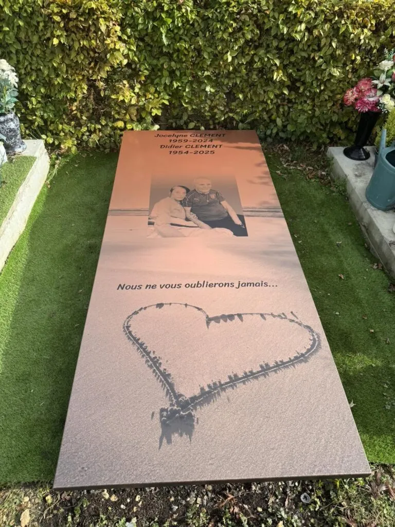 Réalisation de marbrerie funéraire (monument, gravure ou caveau) par les Pompes Funèbres Hennard à Hérin et Aubry-du-Hainaut – photo 1