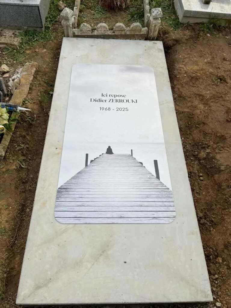 Réalisation de marbrerie funéraire (monument, gravure ou caveau) par les Pompes Funèbres Hennard à Hérin et Aubry-du-Hainaut – photo 4