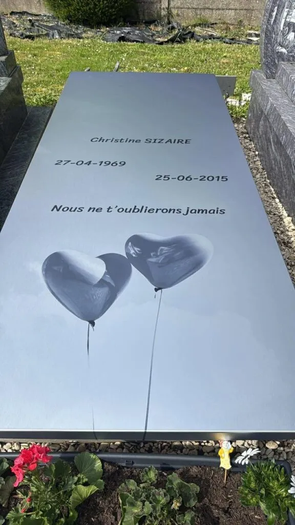 Réalisation de marbrerie funéraire (monument, gravure ou caveau) par les Pompes Funèbres Hennard à Hérin et Aubry-du-Hainaut – photo 9