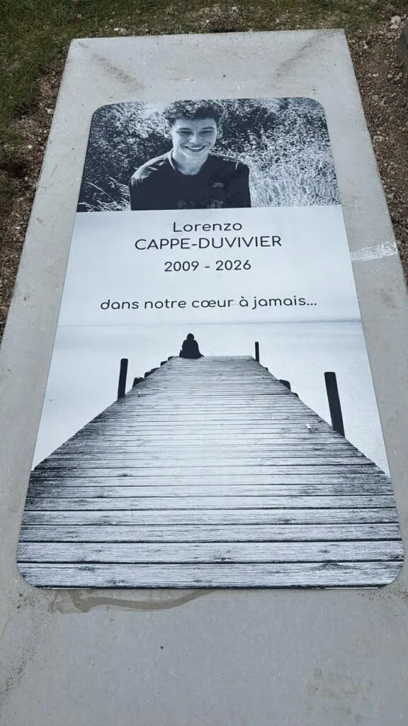 Réalisation de marbrerie funéraire (monument, gravure ou caveau) par les Pompes Funèbres Hennard à Hérin et Aubry-du-Hainaut – photo 5