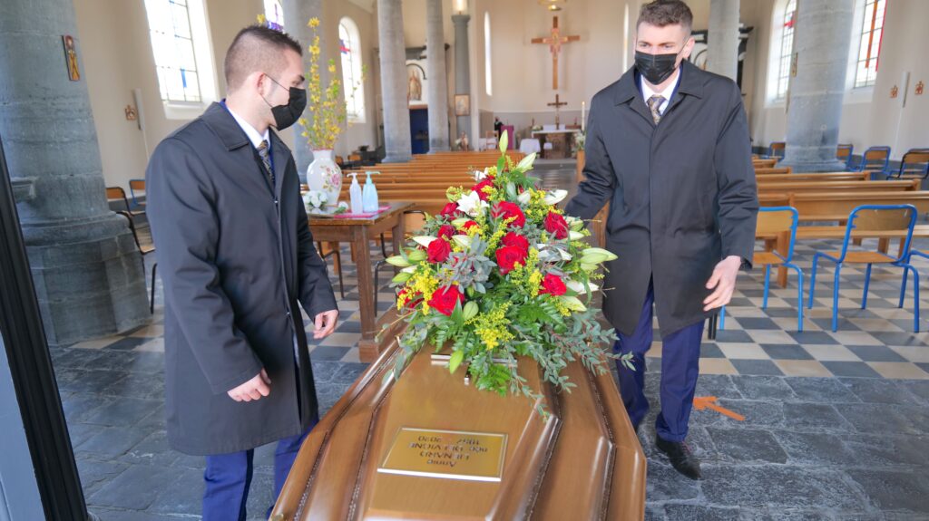 cercueil dans un eglise